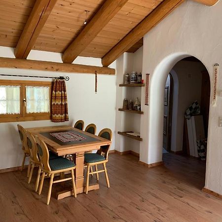 Ferienwohnung Jalet Tschierv ภายนอก รูปภาพ