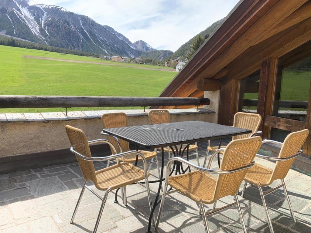 Ferienwohnung Jalet Tschierv ภายนอก รูปภาพ